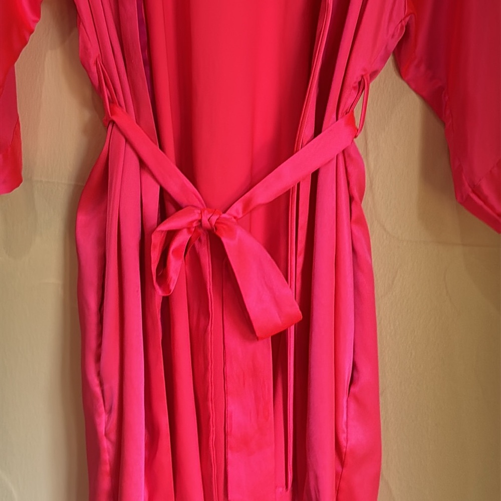 VICTORIA’S SECRET Hot Pink Robe With Pockets - Picture 5 of 12